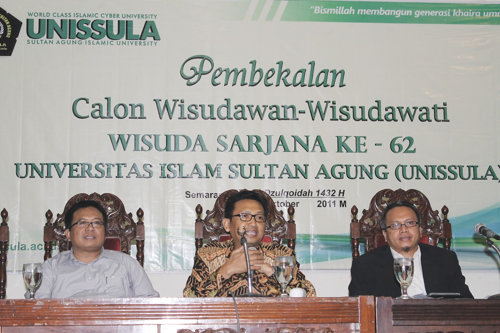 Wabup Sragen Bekali Wisudawan UNISSULA - HARIAN SEMARANG 