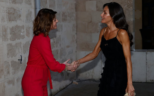 Queen Letizia wore a black sleeveless plumetis lace dress by Uterque. Malababa clutch bag and Espadrilles Picon wedges