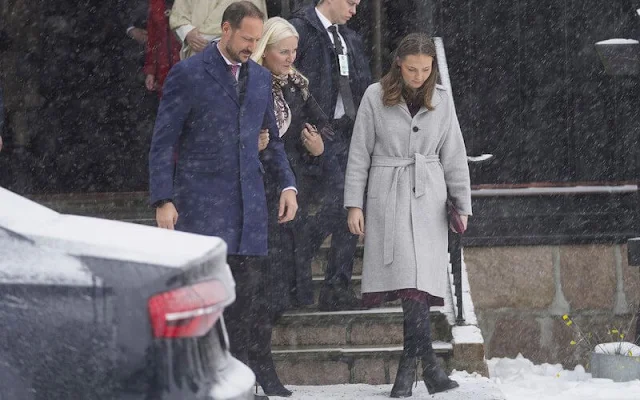 Queen Sonja, Crown Prince Haakon, Crown Princess Mette-Marit and Princess Ingrid Alexandra at 2022 Christmas service