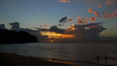 Coucher de soleil sur la magnifique plage de Leroux