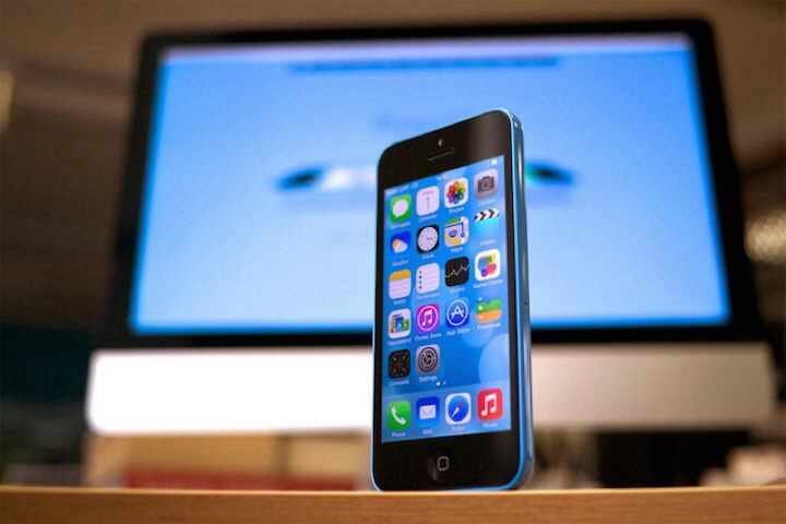 IPhone 5C yang menjalankan iOS 7.1.2