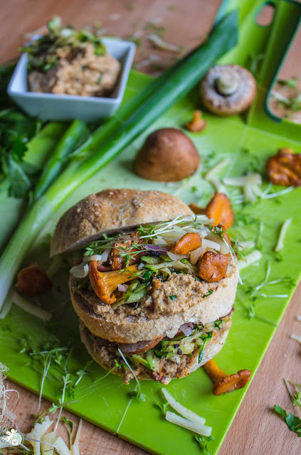 veganer Brotaufstrich mit Pfifferlingen und Sonnenblumenkernen 