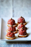 Bocaditos de steak tartar