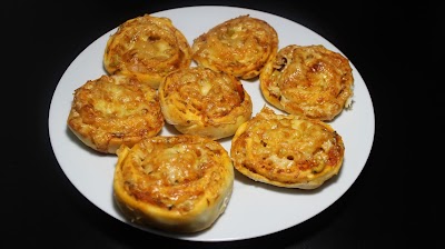 بيزا ملفوفة بشرائح الديك الرومي المدخن و الطون pizza Rolls (pizza roulée) au thon et la dinde fumée