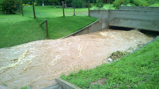 Chuva do último dia 15/01/16 deixou moradores apreensivos na Cascata do Imbui Teresópolis RJ