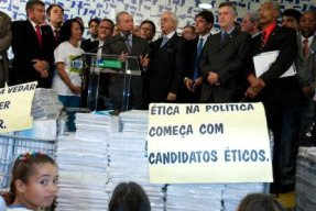 Projeto Ficha Limpa propõe ética na política