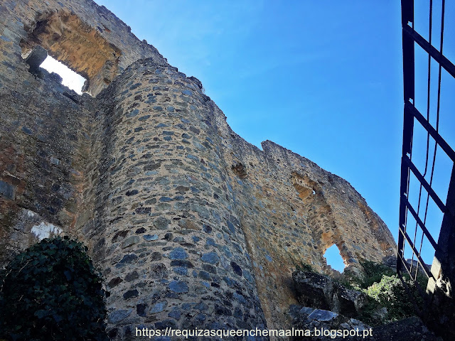 TORREÕES SEMICIRCULARES CASTELO RODRIGO