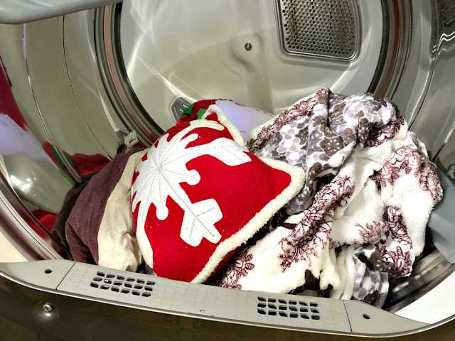  Can you all believe that the holiday season is almost here?! I’ll be entertaining a LOT of visitors this year, so I got a jump on my guest laundry prep – thanks to my new Maytag top load laundry set. #ad