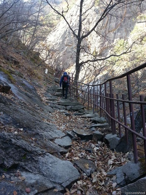 Trail to Yukdam Waterfall and Biryong Waterfall