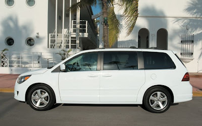 2010 Volkswagen Routan Side View