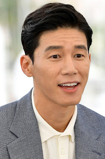 Kim Moo-Yul Berperan Sebagai Seo-Jin