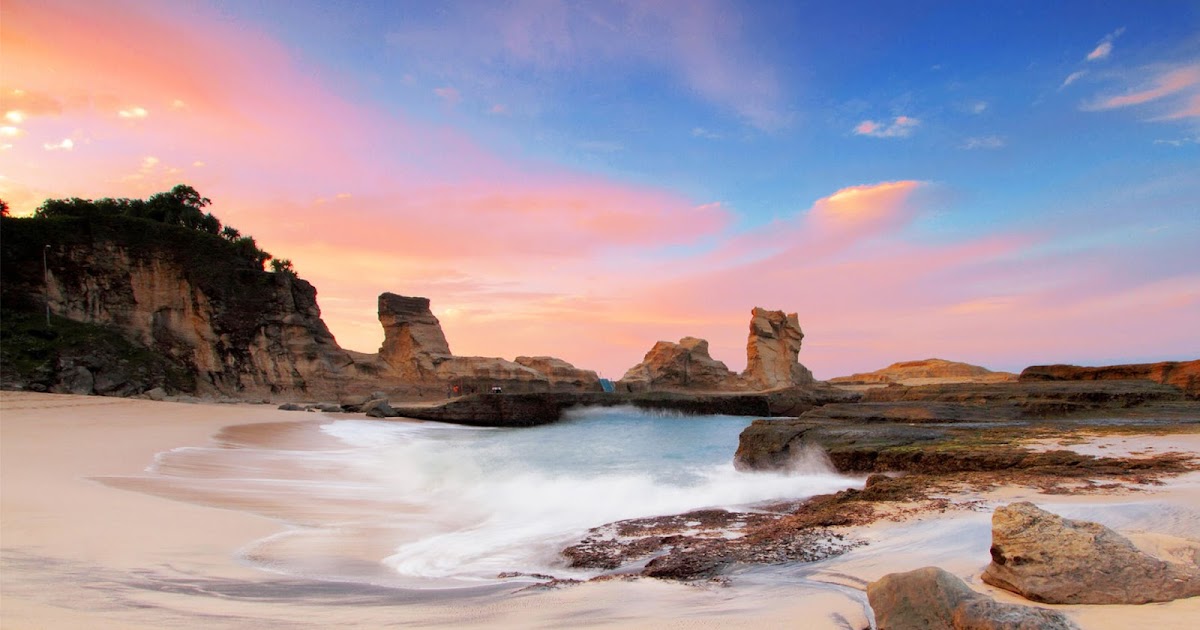 Liburan Ditemani Keindahan Pantai Klayar Pacitan ~ Ajaib 