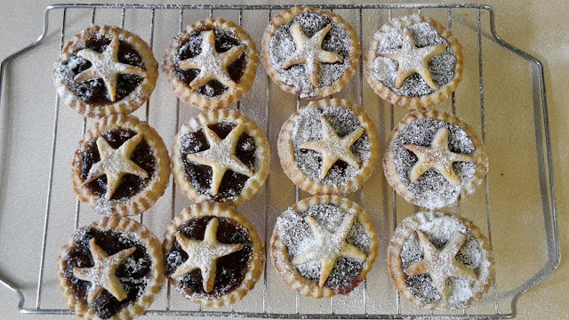 Project 365 2015 day 339 - Mince pies and jam pies // 76sunflowers