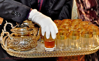 طريقة تقديم الشاي المغربي بالصور - موقع ام مروان