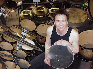 Terry Bozzio dengan Set Drum Terbesar di Dunia