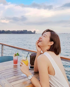 The 35-year-old actress Ya Hui (雅慧 Yǎ huì) took to Instagram (IG) Stories on Thursday (March 23) to lament the loss of her AirPods Pro while filming at Jewel Changi Airport.