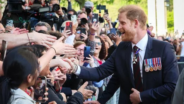 Pastors At St Paul's Cathedral IGNORED Prince Harry by Refusing His Handshake