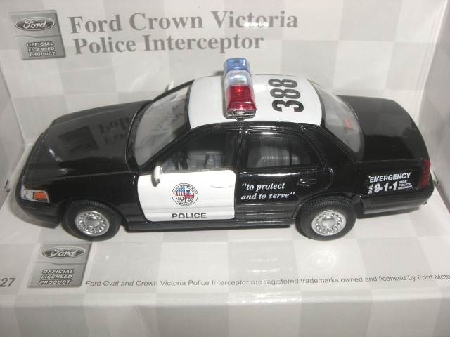 Type FORD CROWN VICTORIA POLICE INTERCEPTOR Scale 142 Stock 1