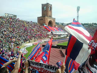 Un'immagine dello stadio Dall'Ara all'ingresso delle squadre in campo (Bologna-Catania 1-2, 2013/14)