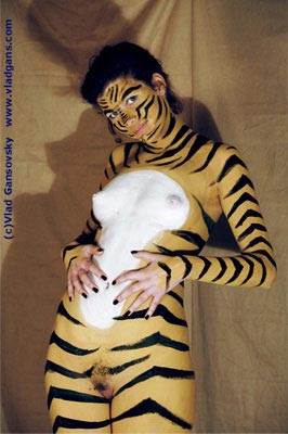 Tiger Sexy Body Painting