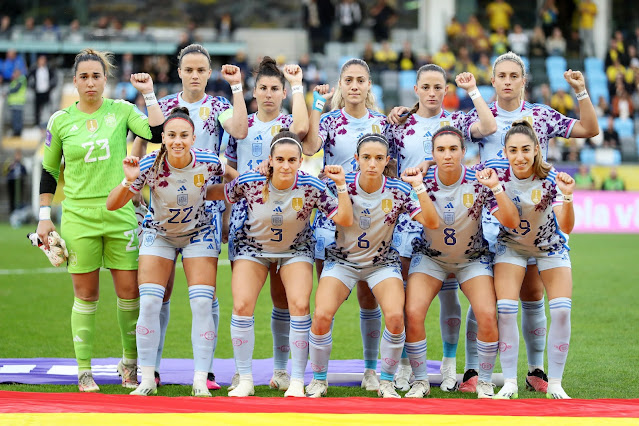 SELECCIÓN DE ESPAÑA FEMENINA. Temporada 2023-24. Cata Coll, Irene Paredes, Lucía García, Laia Aleixandri, Ona Batlle, Alexia Putellas. Athenea del Castillo, Teresa Abelleira, Aitana Bonmatí, Mariona Caldentey, Olga Carmona. SELECCIÓN DE SUECIA FEMENINA 2 🆚 SELECCIÓN DE ESPAÑA FEMENINA 3 Viernes 22/09/2023, 18:30 horas. Liga de Naciones Femenina de la UEFA, Grupo D, jornada 1. Gotemburgo, Suecia, estadio Gamla Ullevi: 16.114 espectadores. GOLES: ⚽1-0: 23’, Magdalena Eriksson. ⚽1-1: 37’, Athenea del Castillo. ⚽1-2: 77’, Eva Navarro. ⚽2-2: 82’, Lina Hurtig. ⚽2-3: 90+6’, Mariona Caldentey, de penalti.