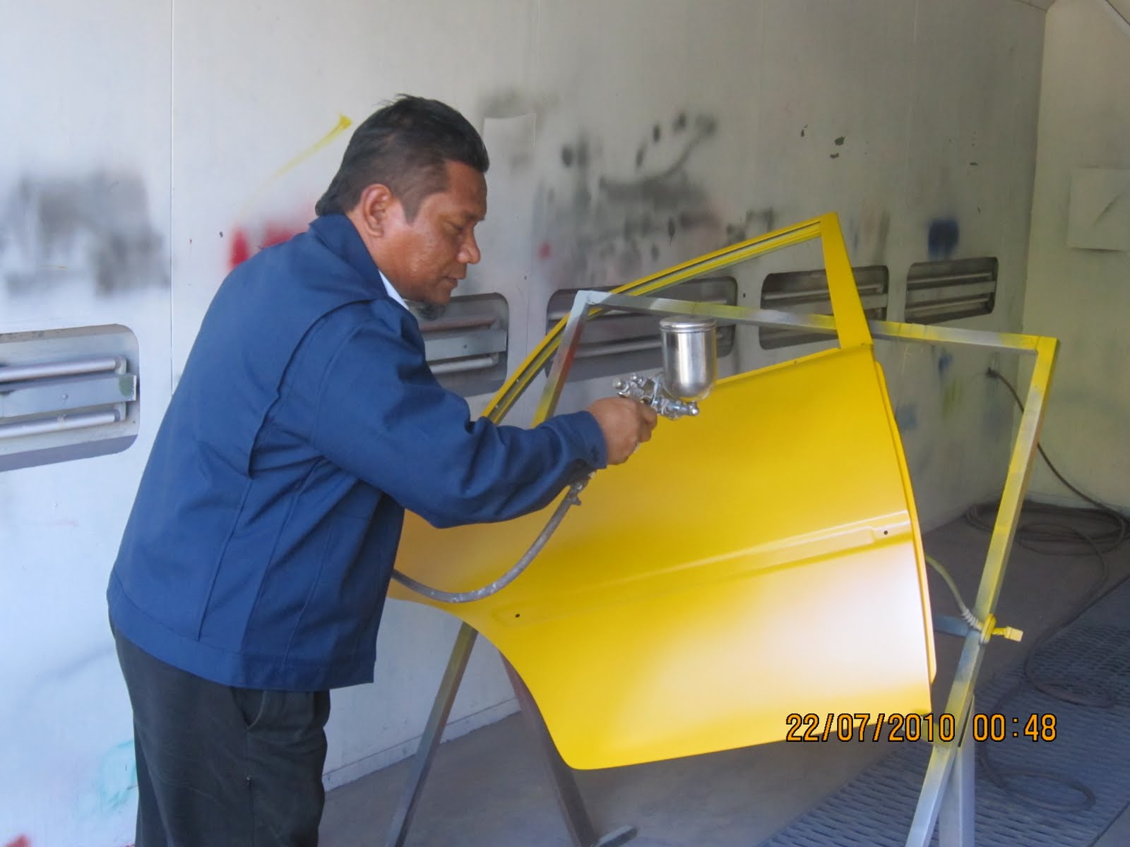 AUTOMOTIVE DEPARTMENT: SPRAY PAINTING TAHAP 3 MELALUI 