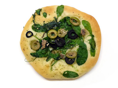 オリーブとアンチョビのフォカッチャ（Focaccia aux olives et anchois） | GONTRAN CHERRIER（ゴントラン シェリエ）