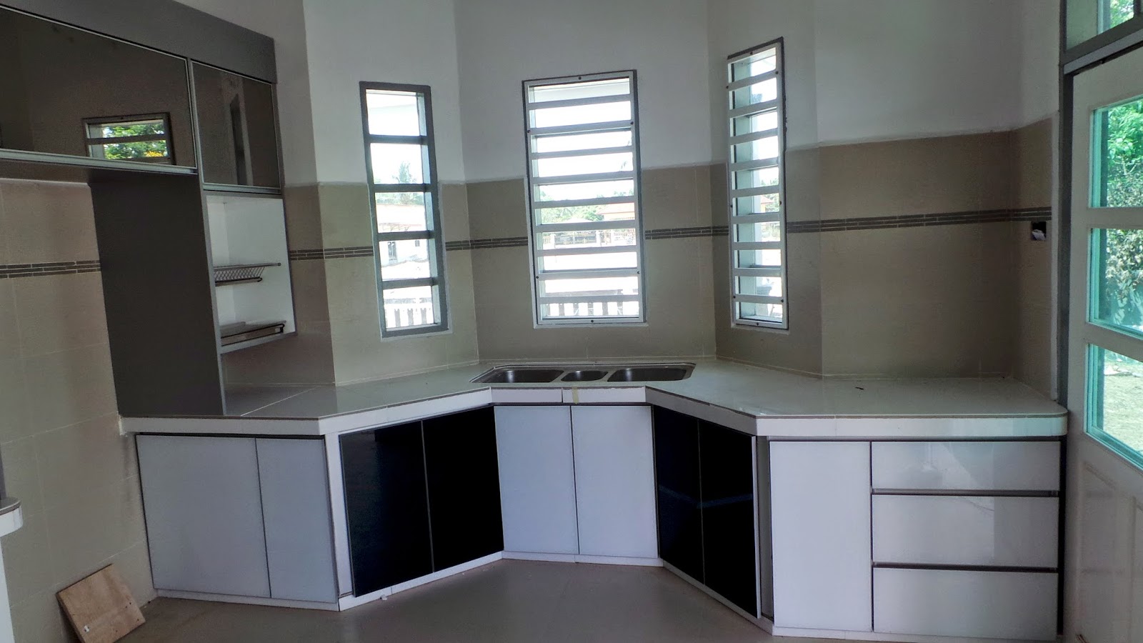 Design Kabinet Dapur Hitam Putih Interior Rumah