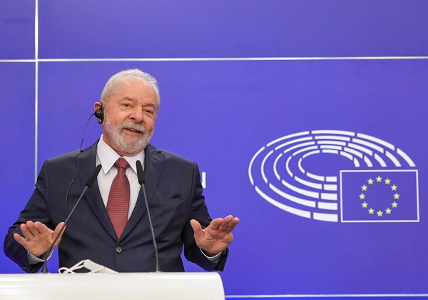 Lula é ovacionado em conferência no Parlamento Europeu; veja vídeo