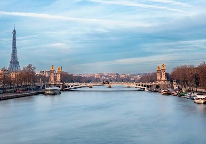 Qualidade da água do rio Sena, em Paris, obriga a cancelar prova teste de  natação para os Jogos Olímpicos