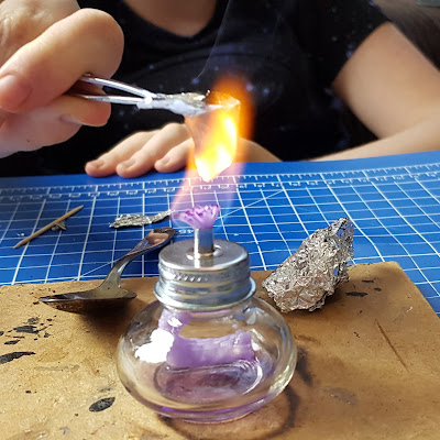 Chemistry Set review child melting aluminium over heat experiment