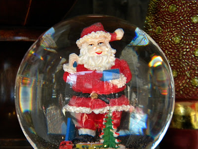 Santa Claus Snow Globe