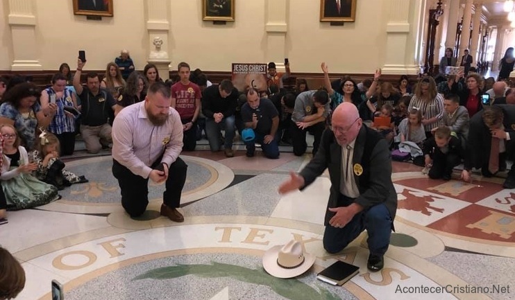 Oración en el Capitolio de Texas por ley contra el aborto