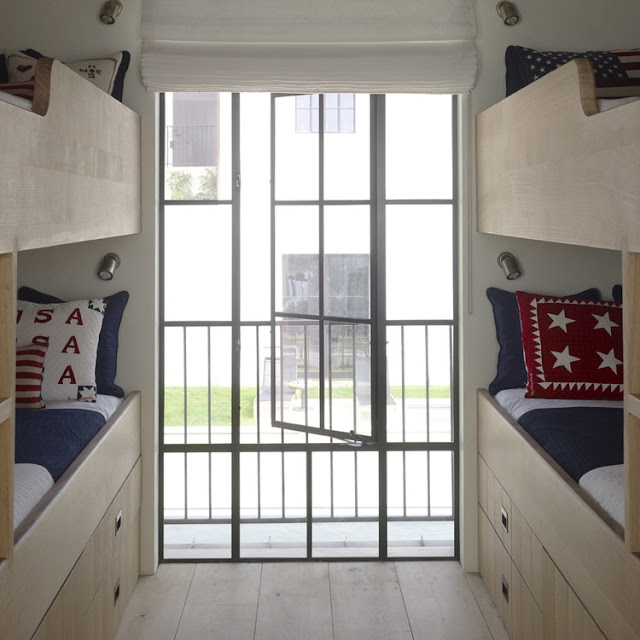 Bunk room in Cliff House by Giannetti home
