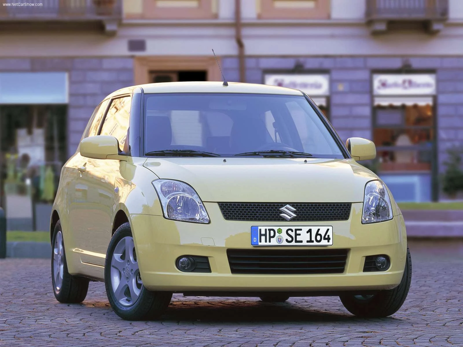 Hình ảnh xe ô tô Suzuki Swift 2005 & nội ngoại thất