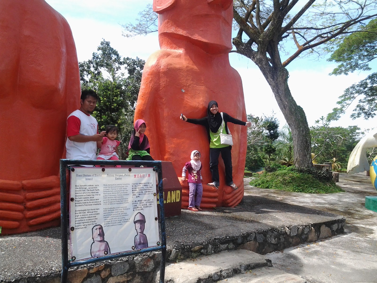 BILA IBU BERBICARA: Tropical Village