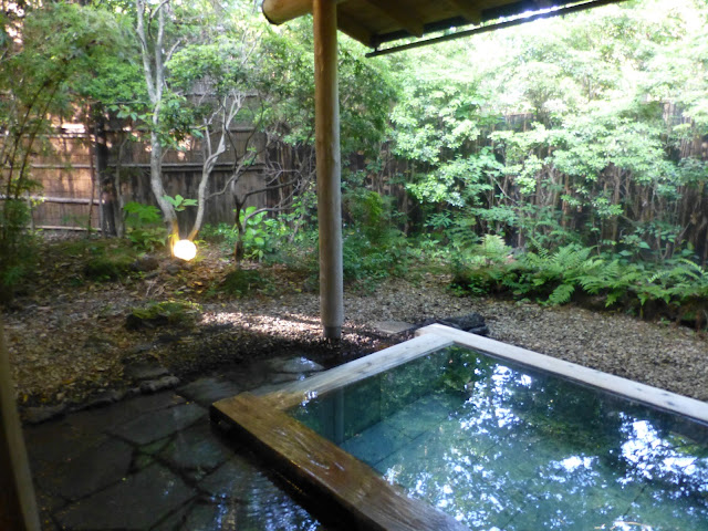 Baignade dans un Onsen au Japon