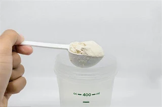 بروتين مصل اللبن هو الجزء السائل من اللبن، والذي ينتج عند تكون الخثرة بعد فصل الدهون أثناء صناعة الجبن . يحتوي بروتين مصل اللبن على قيم