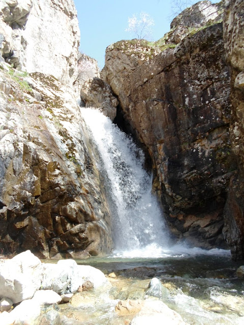 Поход к водопаду на 21 километре ущелья Варзоб, горы Таджикистана