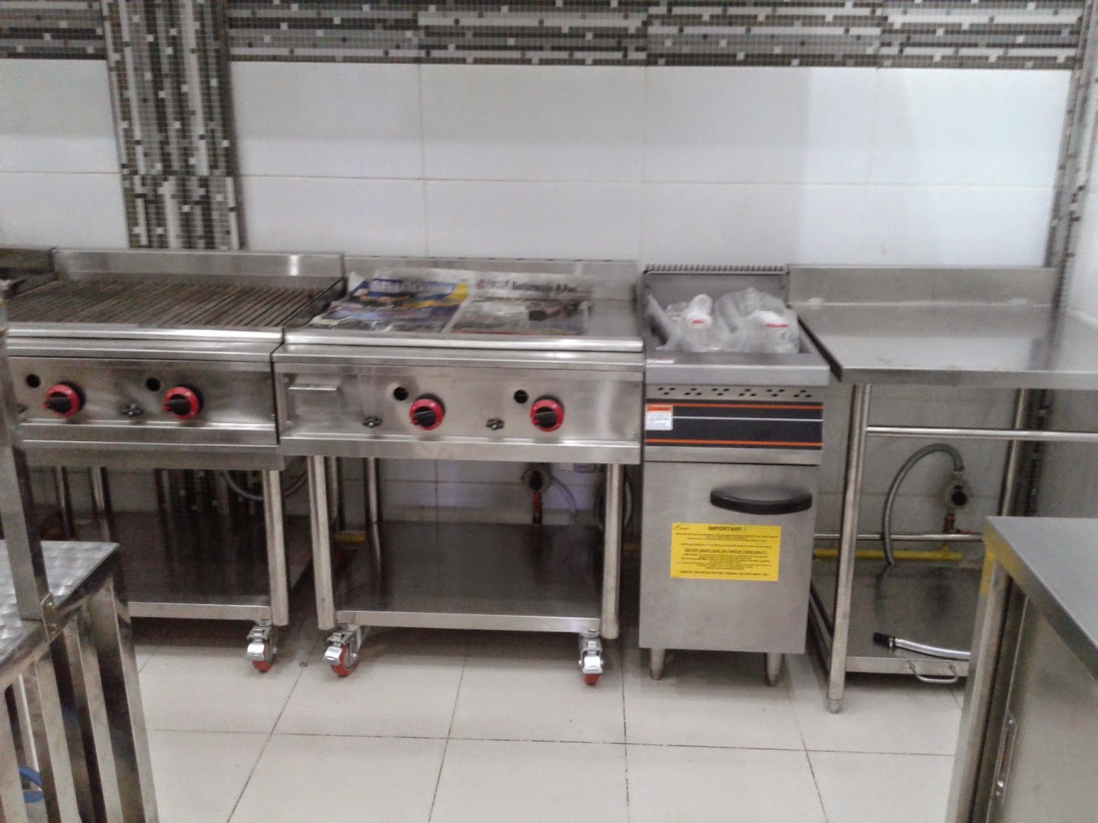  PERALATAN DAPUR RESTORAN 