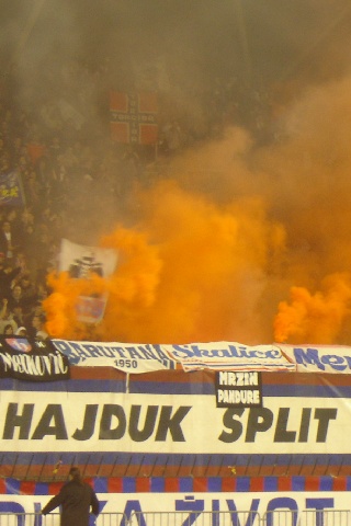 Torcida Hajduk Split, navijači, dimne kutije download besplatne slike pozadine Apple iPhone