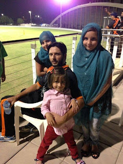 shahid afridi at dubai with his doughters