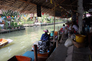 Floating Market at Khlong Lat
