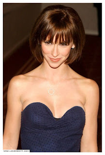 Jennifer Love Hewitt Hairstyle Photo Gallery