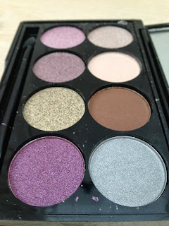 The 8 shades in the eyeshadow palette. 