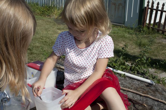 Mixing ingredients for ice cream in a bag.