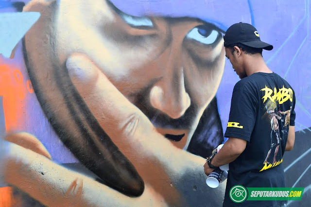 seni grafiti karakter realis