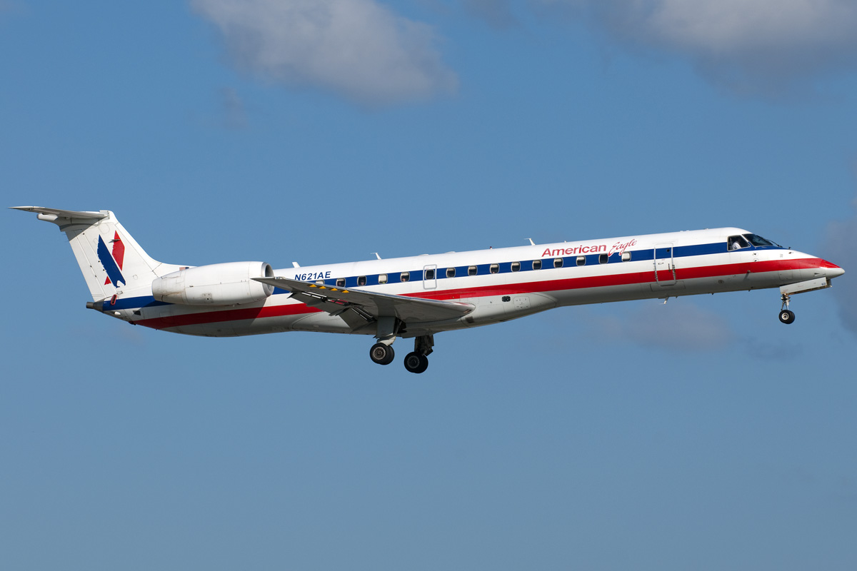 American Eagle E145 N621AE - Miami Report