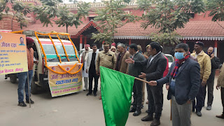 जौनपुर: डीएम ने सड़क सुरक्षा रथ को हरी झंडी दिखाकर किया रवाना | #NayaSaveraNetwork