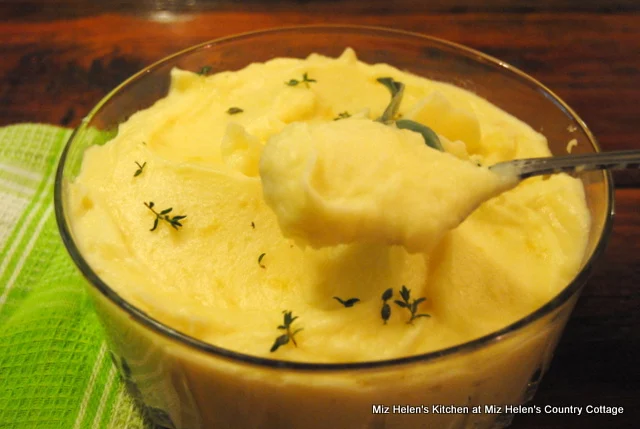 Creamy Herb Mashed Potatoes at Miz Helen's Country Cottage